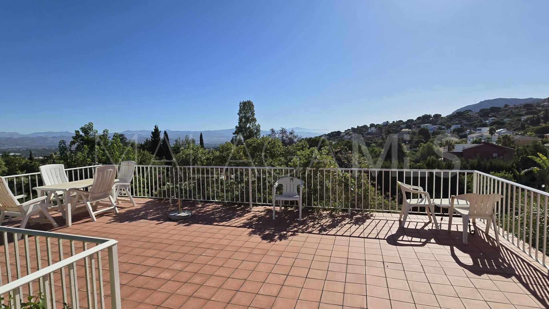 Buy villa in Pinos de Alhaurín with 6 bedrooms