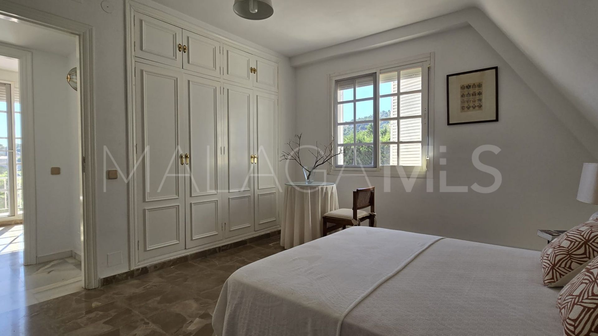 Buy villa in Pinos de Alhaurín with 6 bedrooms