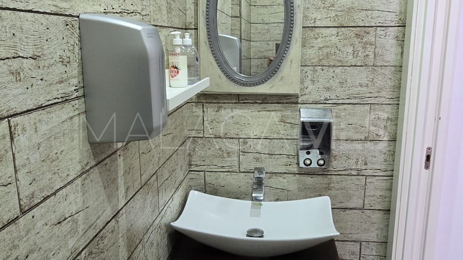 Commercial for sale in Bajondillo