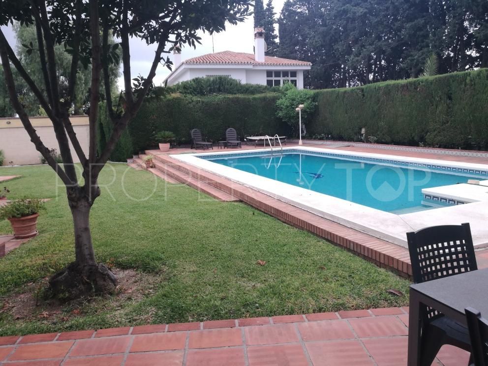 Chalet with 5 bedrooms for sale in Malaga