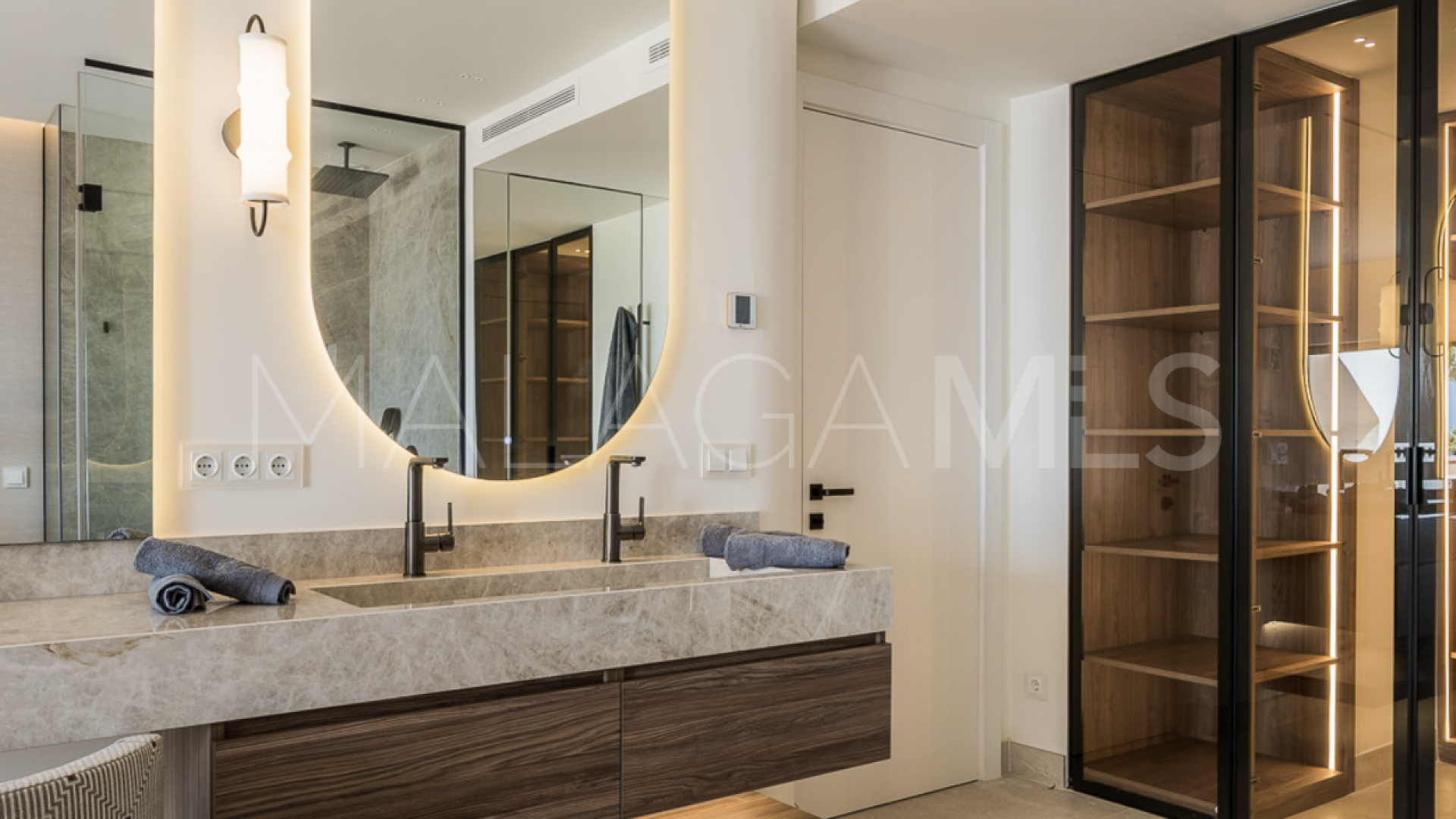 Zweistöckiges penthouse for sale in Bahía del Velerín