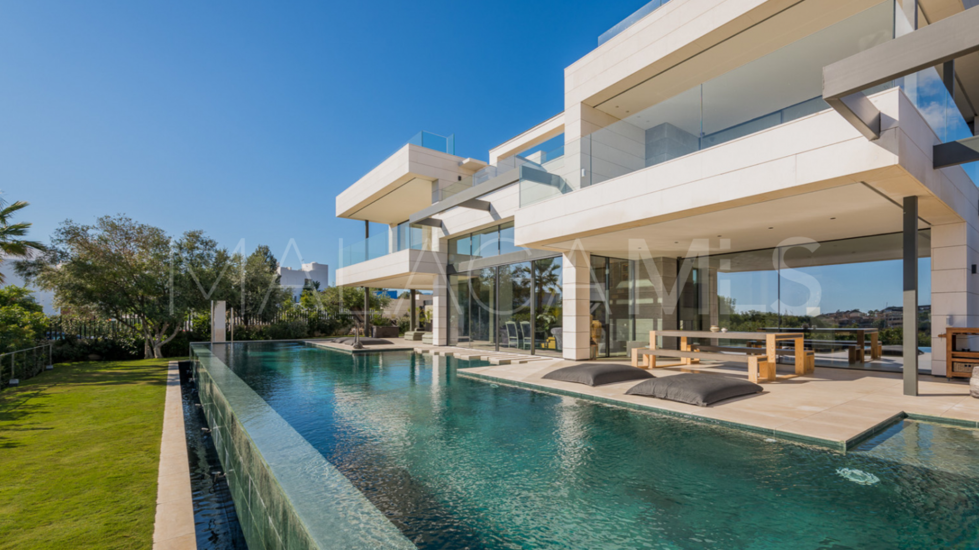 For sale villa with 6 bedrooms in Lomas del Virrey