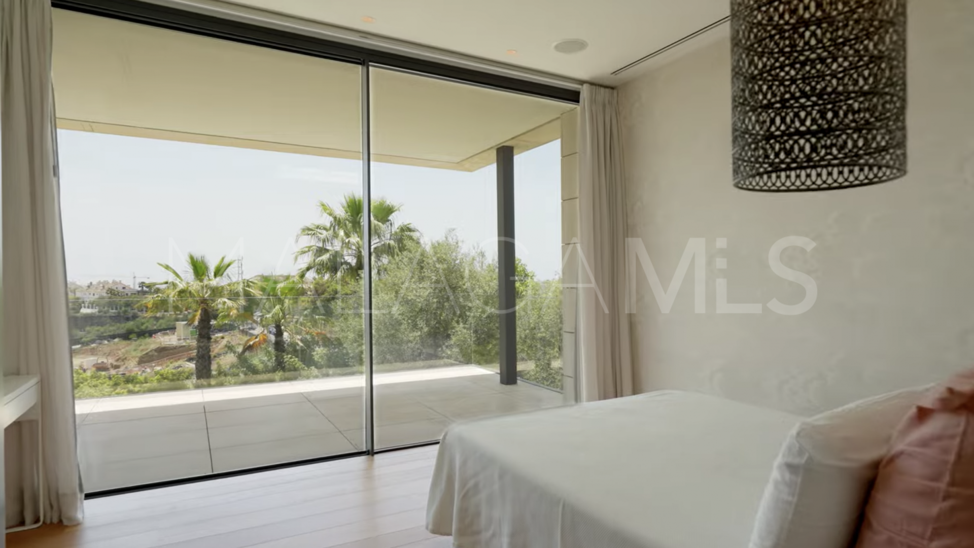 For sale villa with 6 bedrooms in Lomas del Virrey