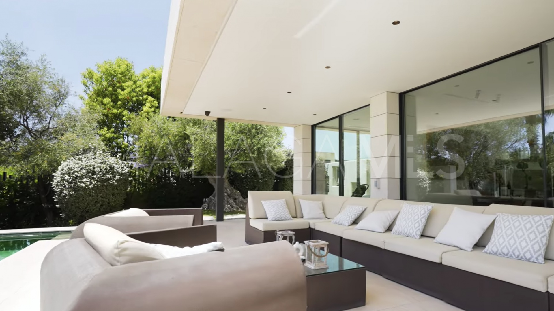 For sale villa with 6 bedrooms in Lomas del Virrey