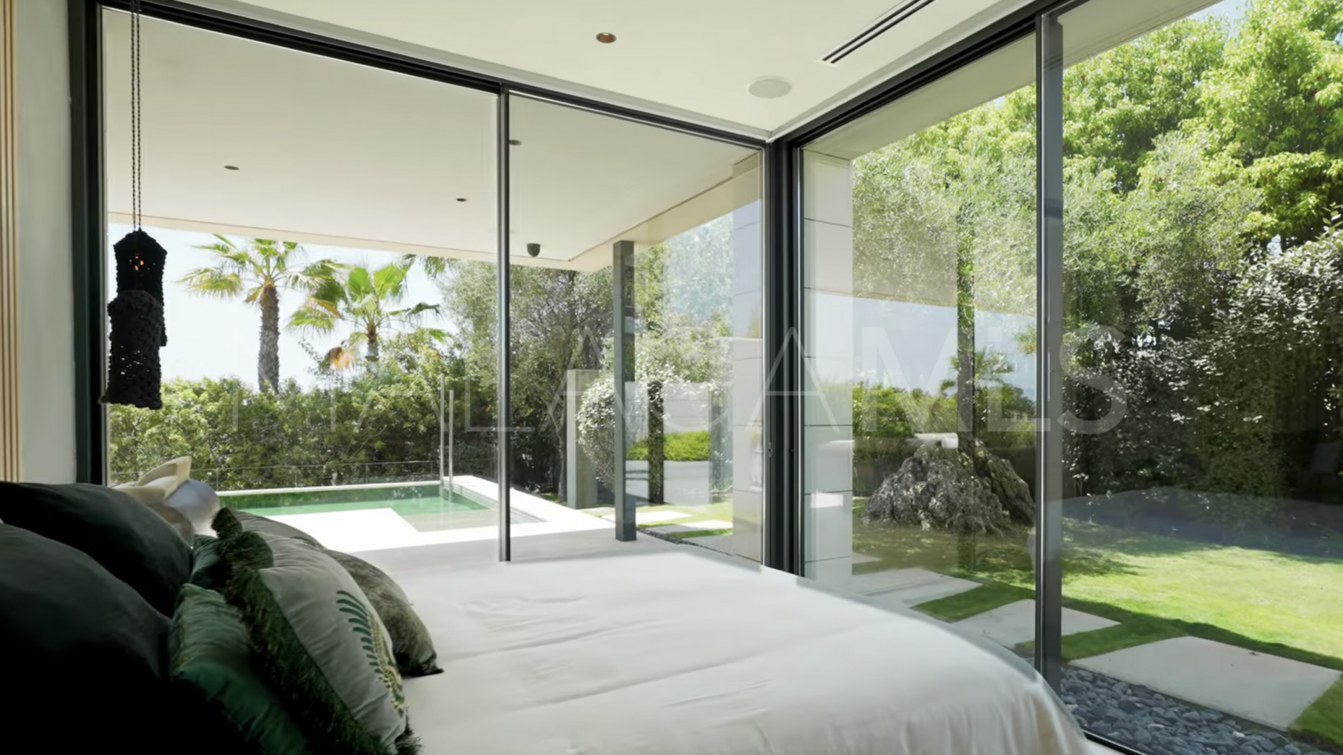 For sale villa with 6 bedrooms in Lomas del Virrey