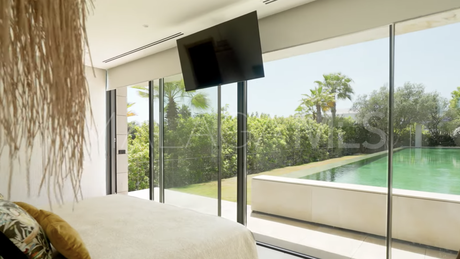 For sale villa with 6 bedrooms in Lomas del Virrey