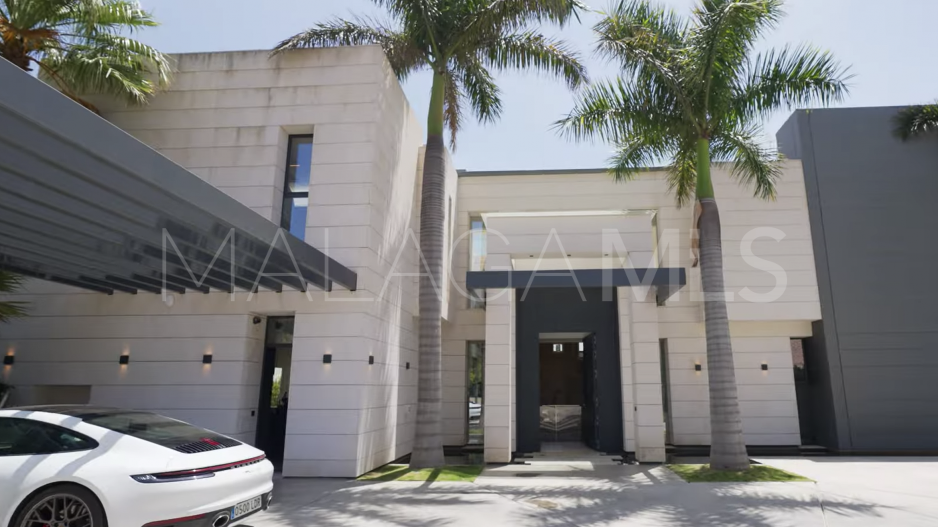 For sale villa with 6 bedrooms in Lomas del Virrey