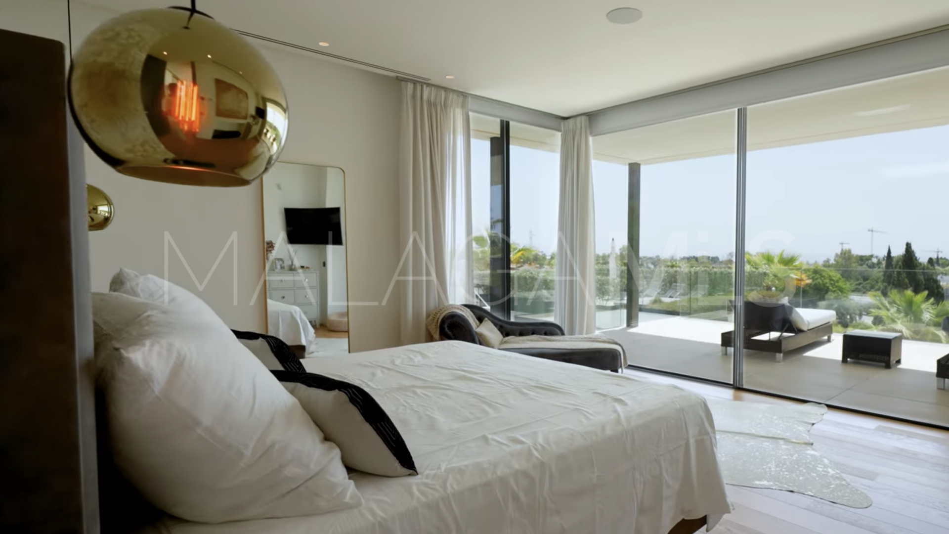For sale villa with 6 bedrooms in Lomas del Virrey