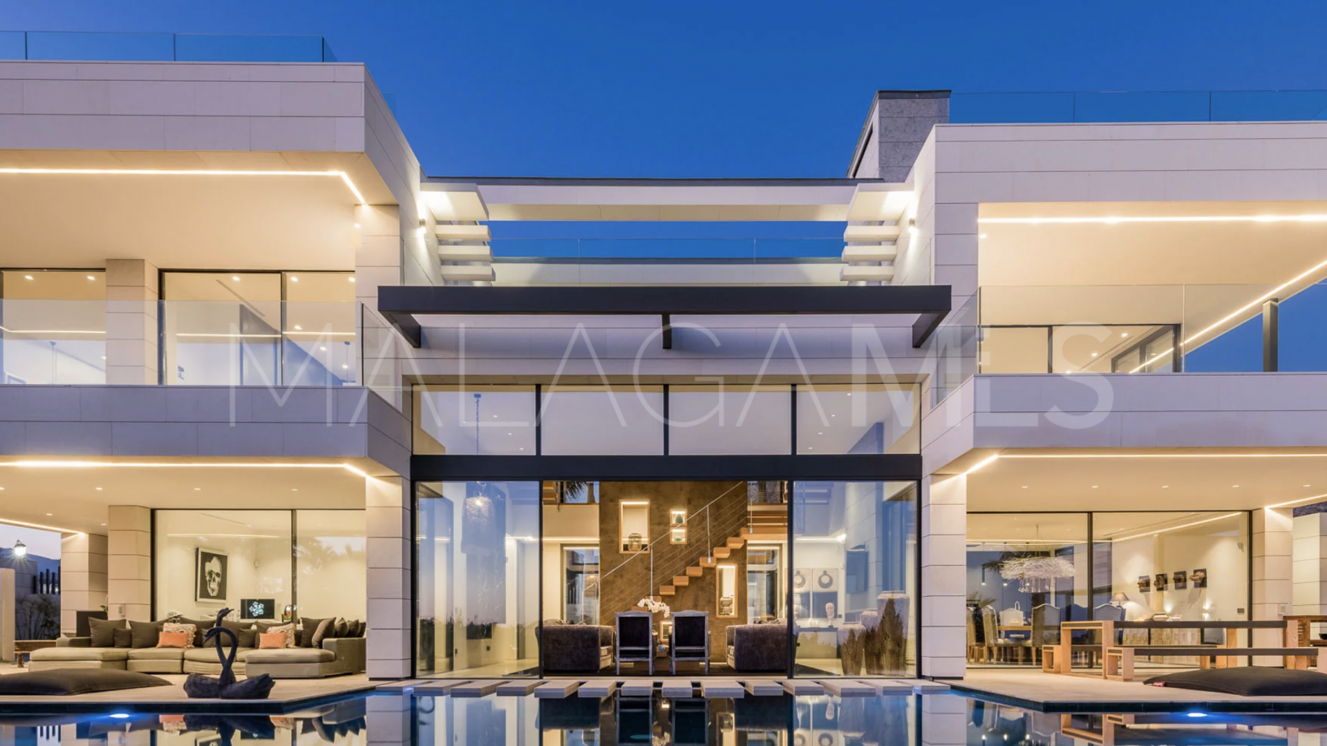 For sale villa with 6 bedrooms in Lomas del Virrey