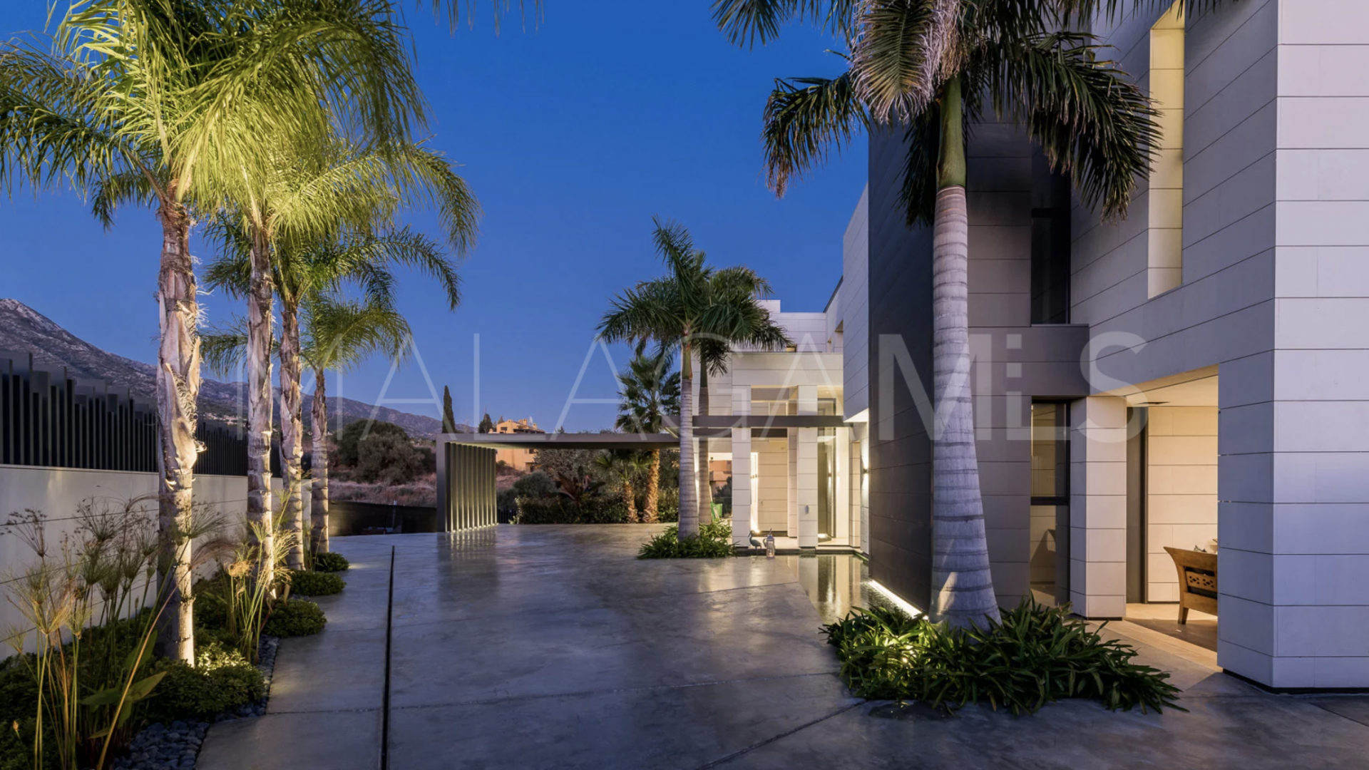 For sale villa with 6 bedrooms in Lomas del Virrey