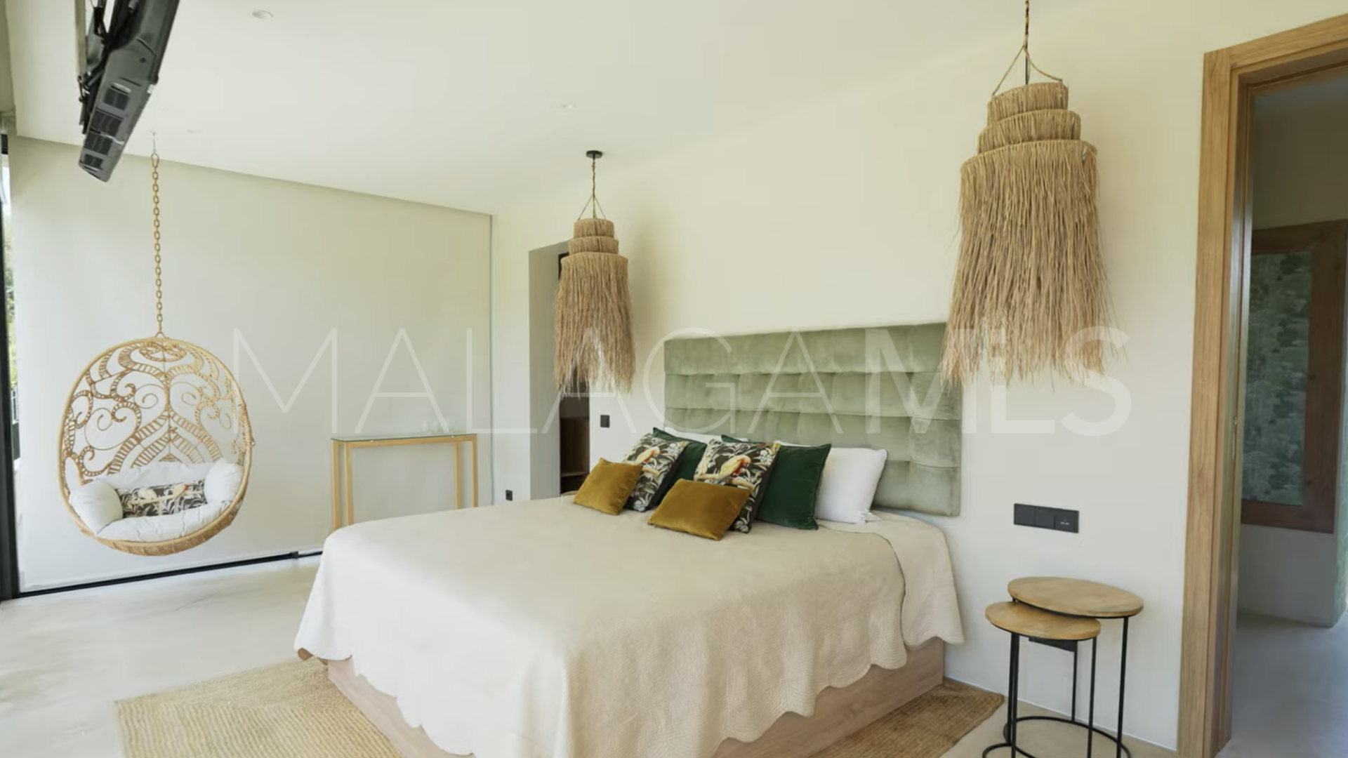 For sale villa with 6 bedrooms in Lomas del Virrey