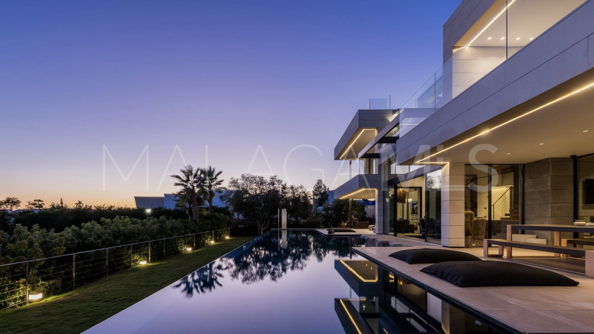 For sale villa with 6 bedrooms in Lomas del Virrey