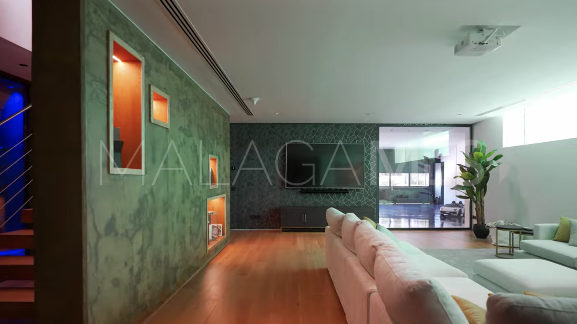 For sale villa with 6 bedrooms in Lomas del Virrey