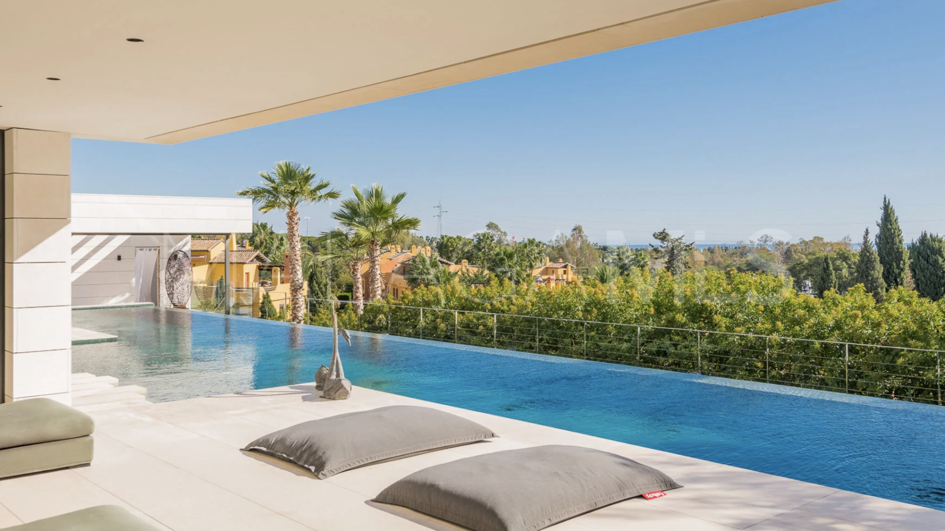 For sale villa with 6 bedrooms in Lomas del Virrey