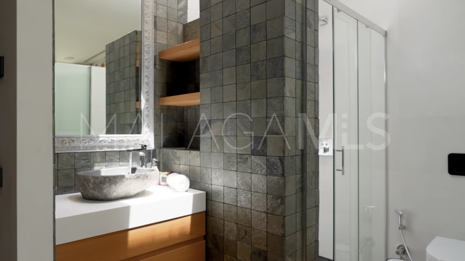 For sale villa with 6 bedrooms in Lomas del Virrey