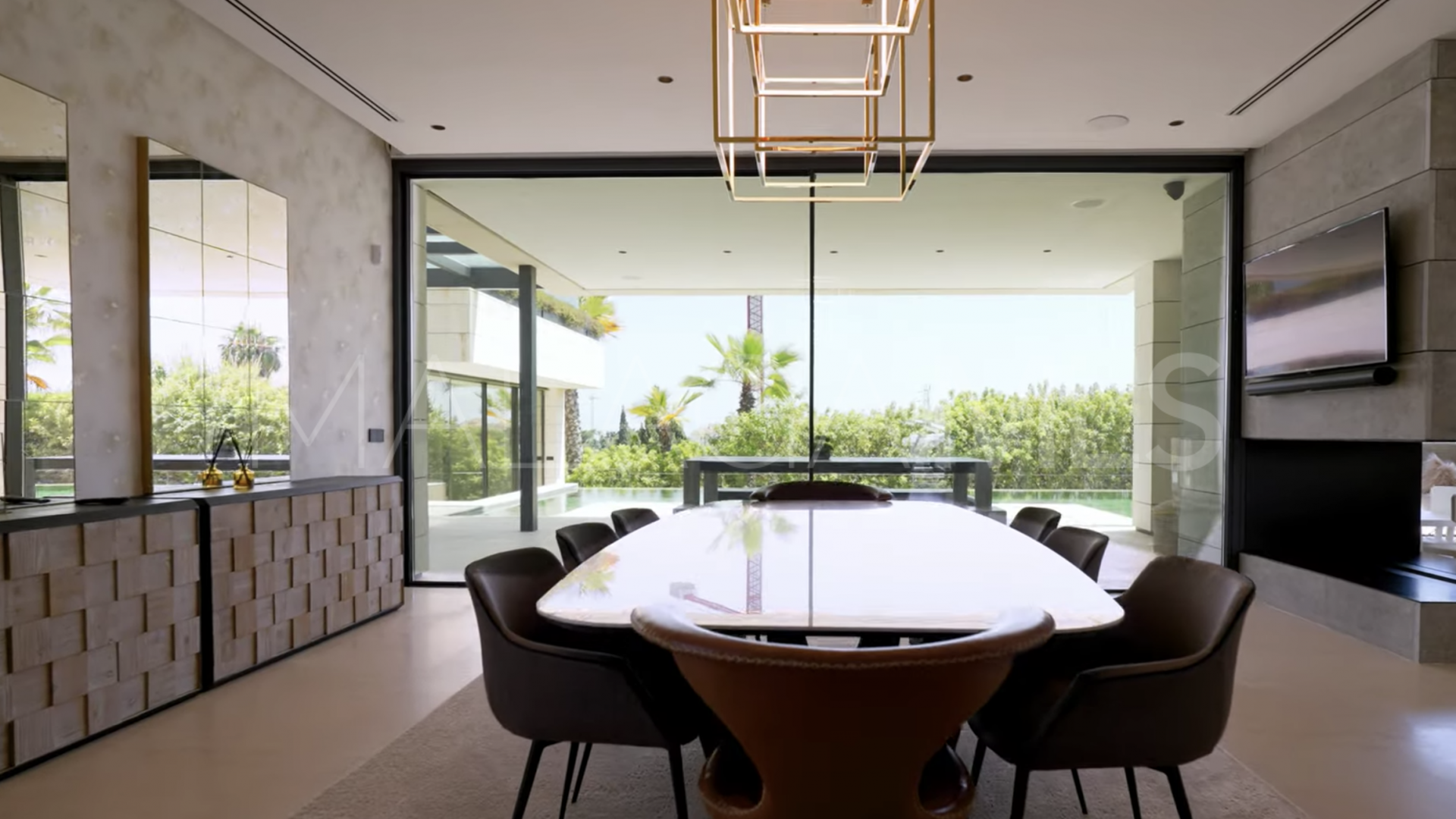 For sale villa with 6 bedrooms in Lomas del Virrey