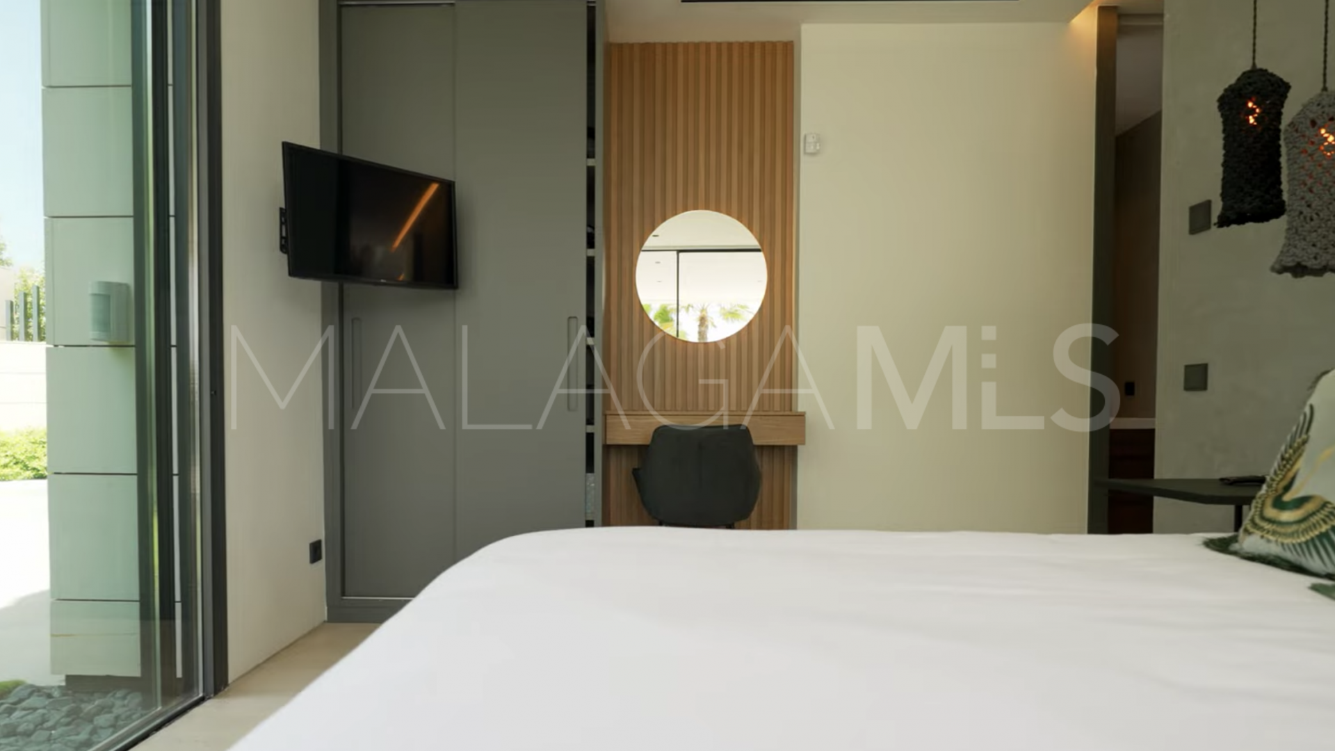 For sale villa with 6 bedrooms in Lomas del Virrey