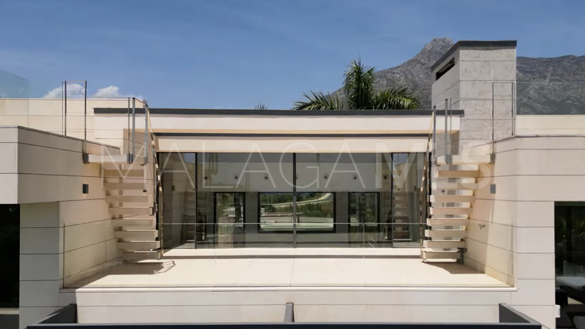 For sale villa with 6 bedrooms in Lomas del Virrey