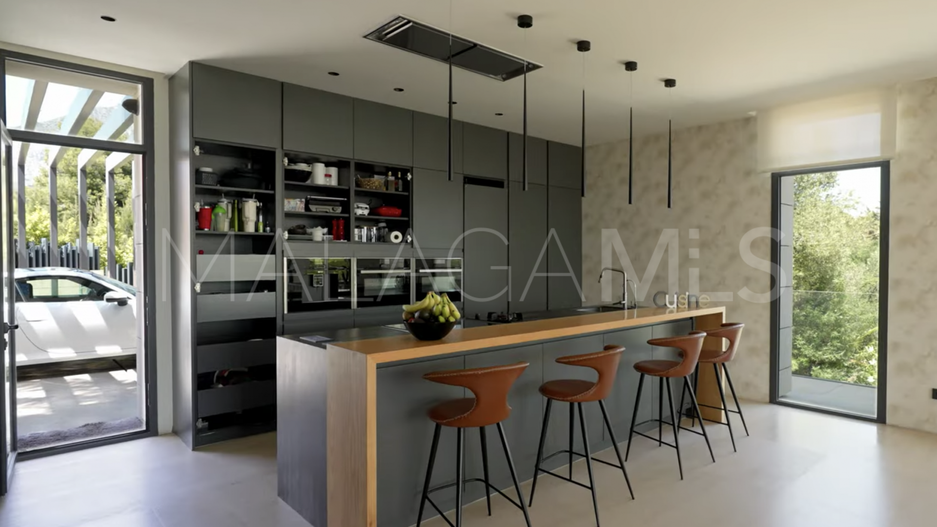 For sale villa with 6 bedrooms in Lomas del Virrey