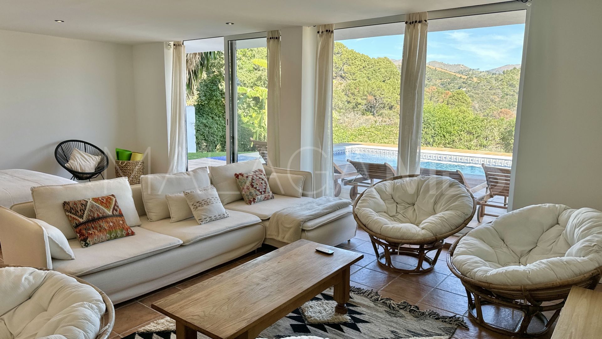 Hus i byn for sale in Altos de Estepona