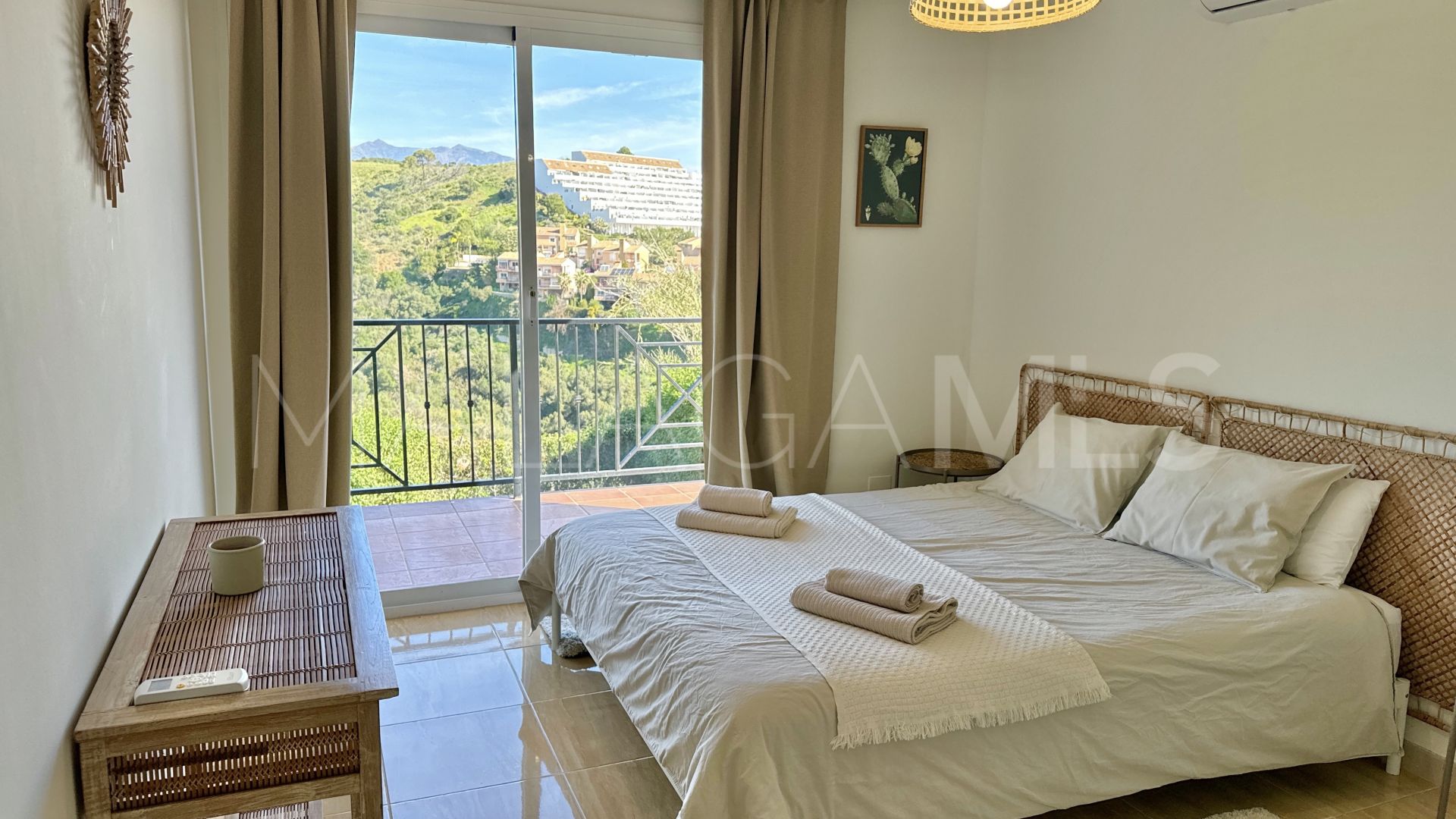 Hus i byn for sale in Altos de Estepona