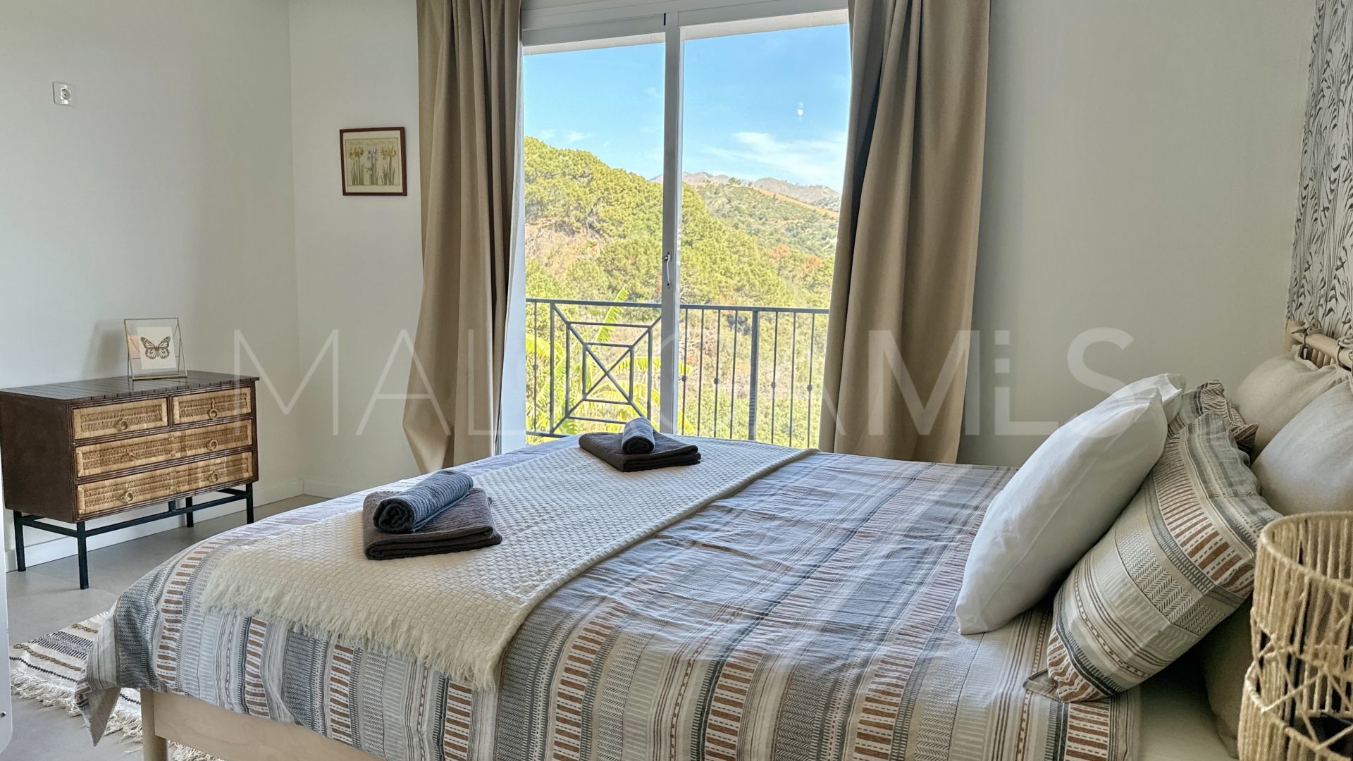 Hus i byn for sale in Altos de Estepona