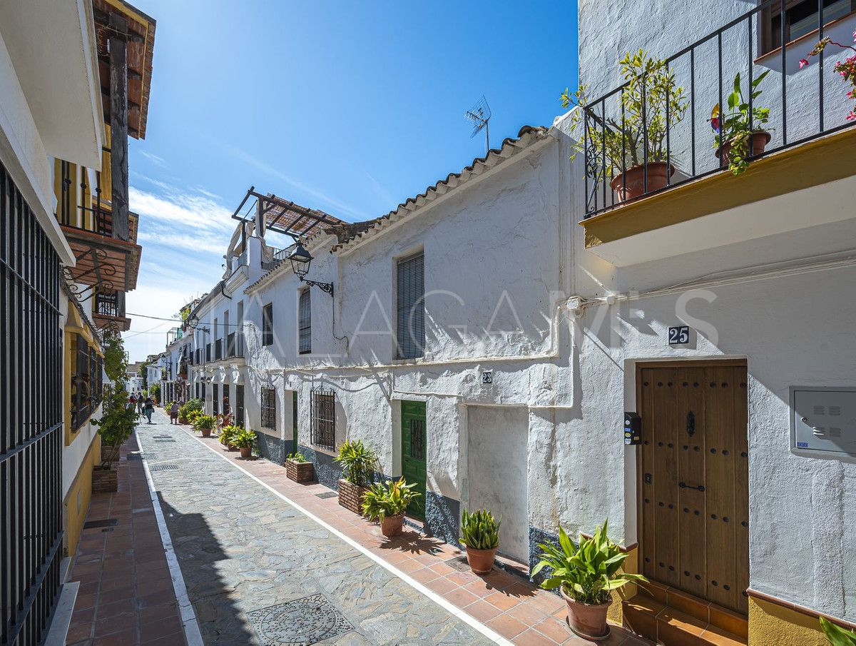For sale Marbella City town house with 6 bedrooms