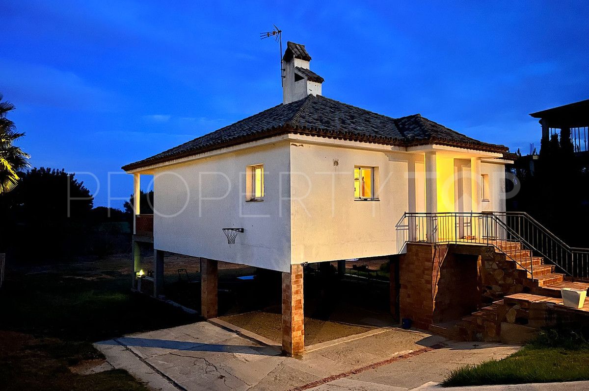 Villa en venta en Estepona