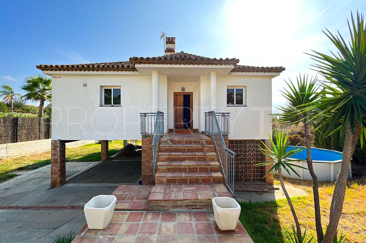 Villa en venta en Estepona