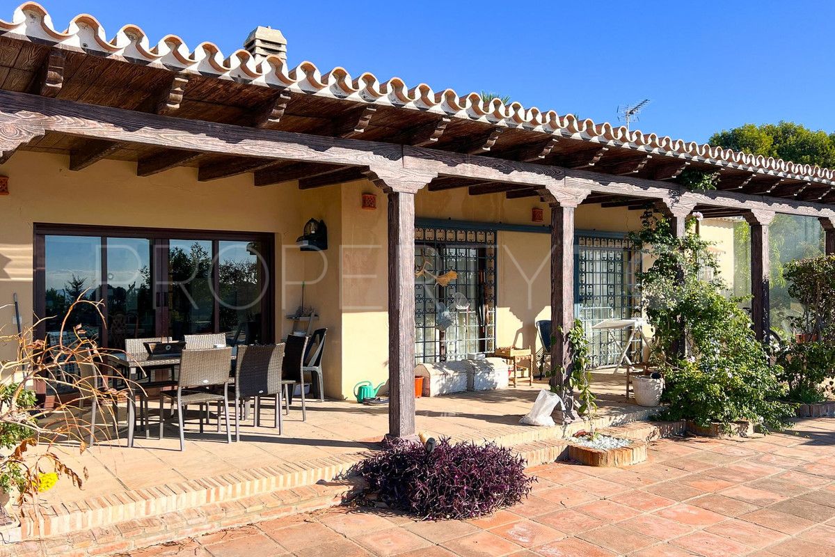 Villa for sale in Estepona