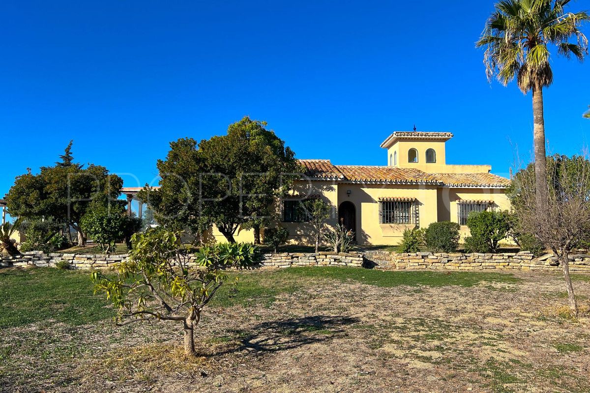 Villa for sale in Estepona