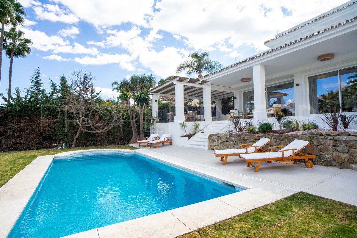 Nueva Andalucia 5 bedrooms villa for sale