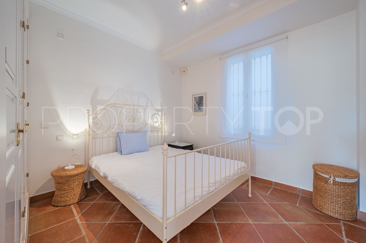 Villa en venta con 4 dormitorios en Benahavis