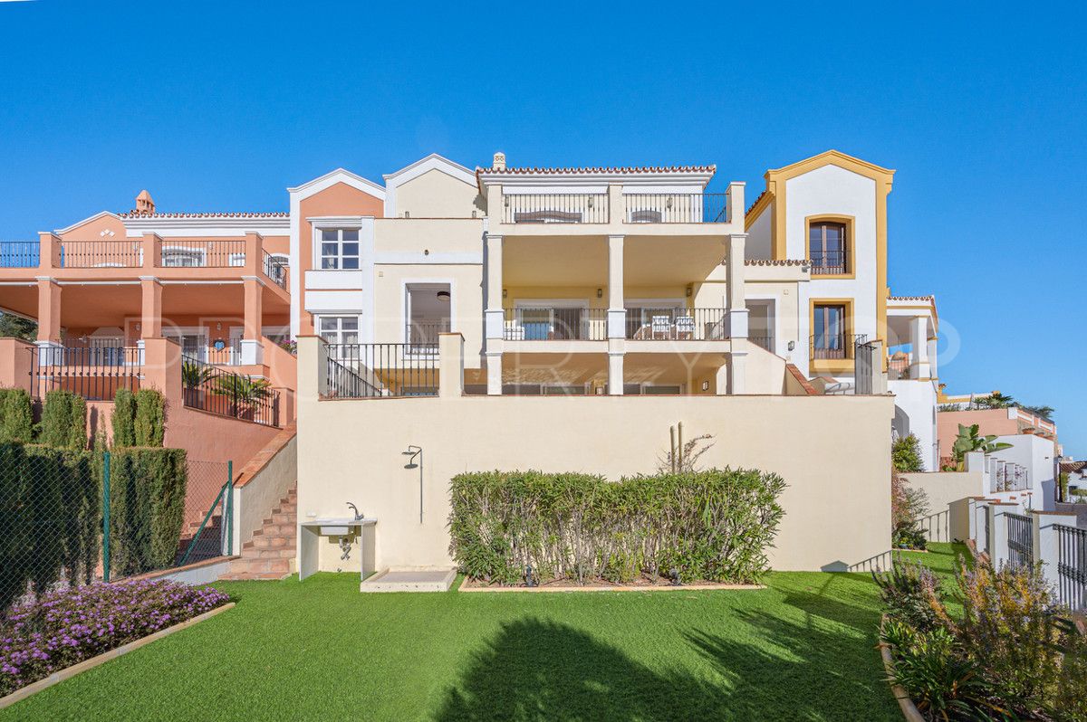 Villa en venta con 4 dormitorios en Benahavis