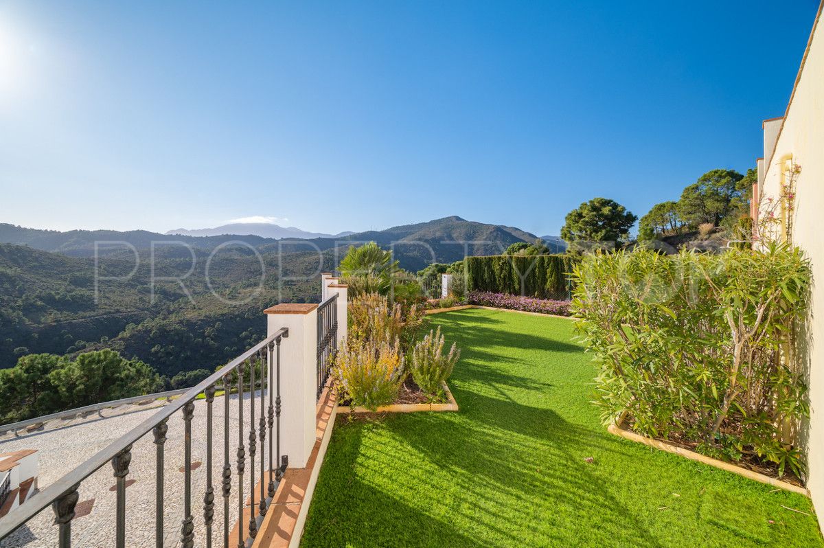 Villa en venta con 4 dormitorios en Benahavis