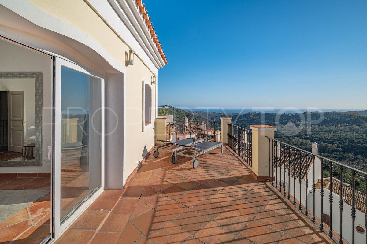 Villa en venta con 4 dormitorios en Benahavis