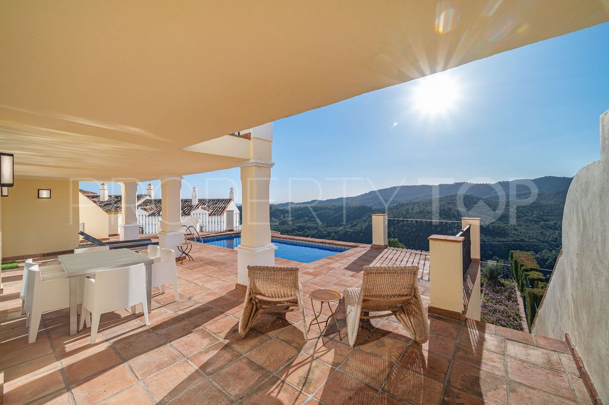 Villa en venta con 4 dormitorios en Benahavis