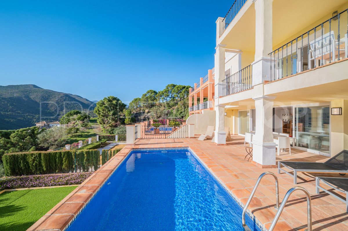 Villa en venta con 4 dormitorios en Benahavis