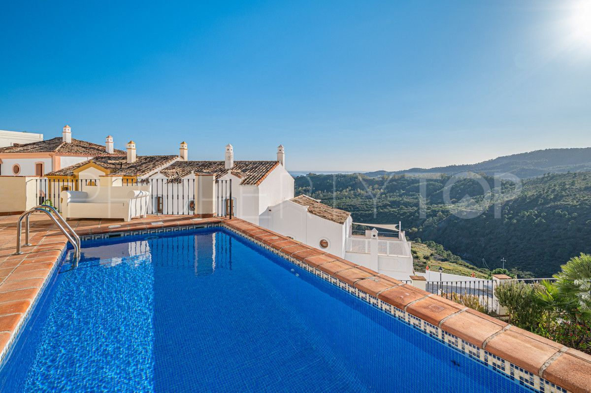 Villa en venta con 4 dormitorios en Benahavis