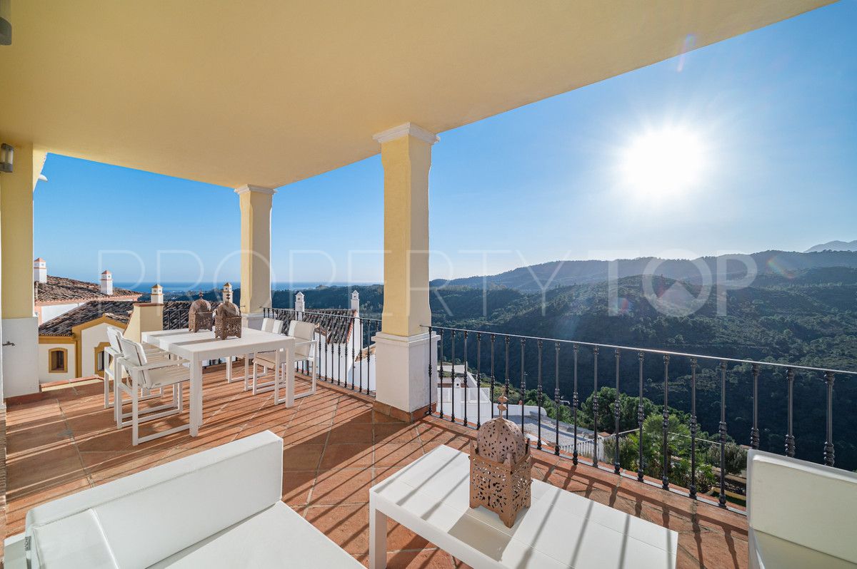 Villa en venta con 4 dormitorios en Benahavis