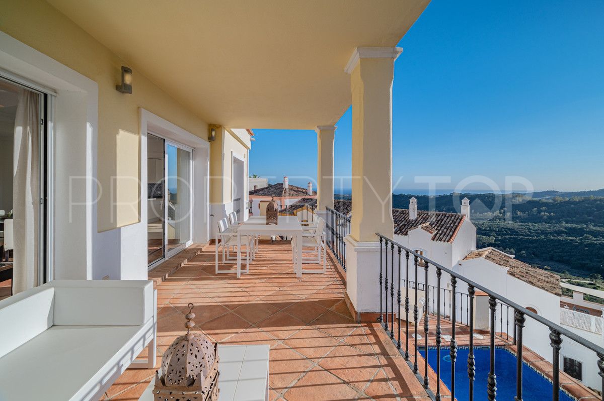 Villa en venta con 4 dormitorios en Benahavis