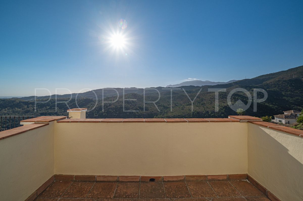 Villa en venta con 4 dormitorios en Benahavis