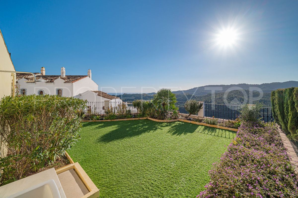 Villa en venta con 4 dormitorios en Benahavis