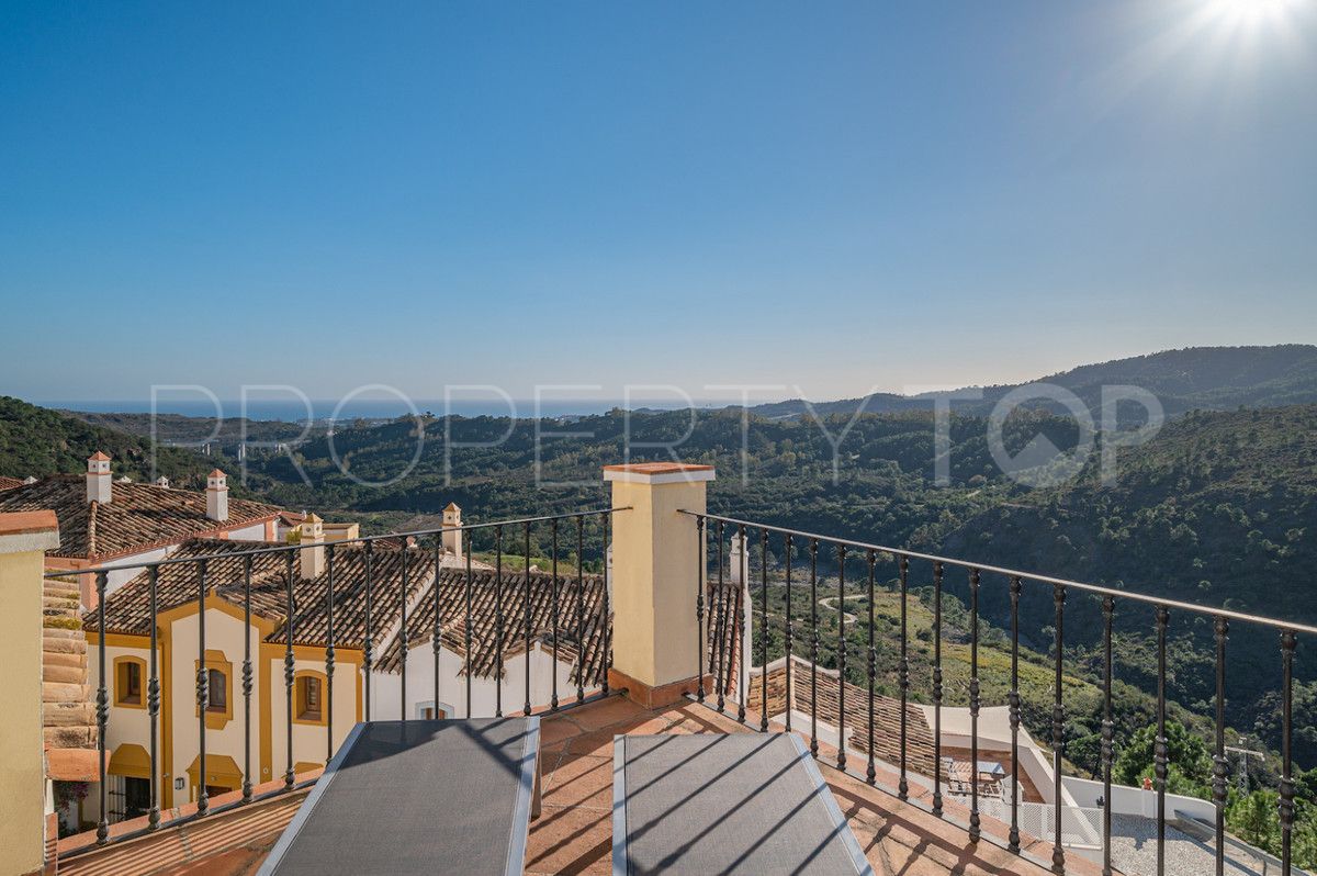 Villa en venta con 4 dormitorios en Benahavis