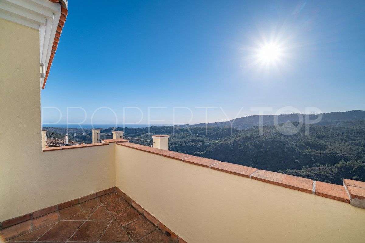 Villa en venta con 4 dormitorios en Benahavis