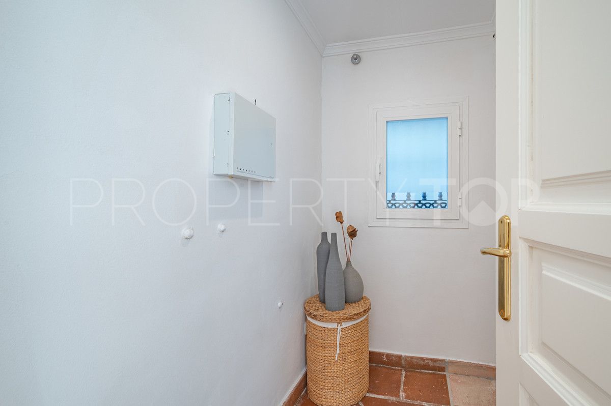 Villa en venta con 4 dormitorios en Benahavis