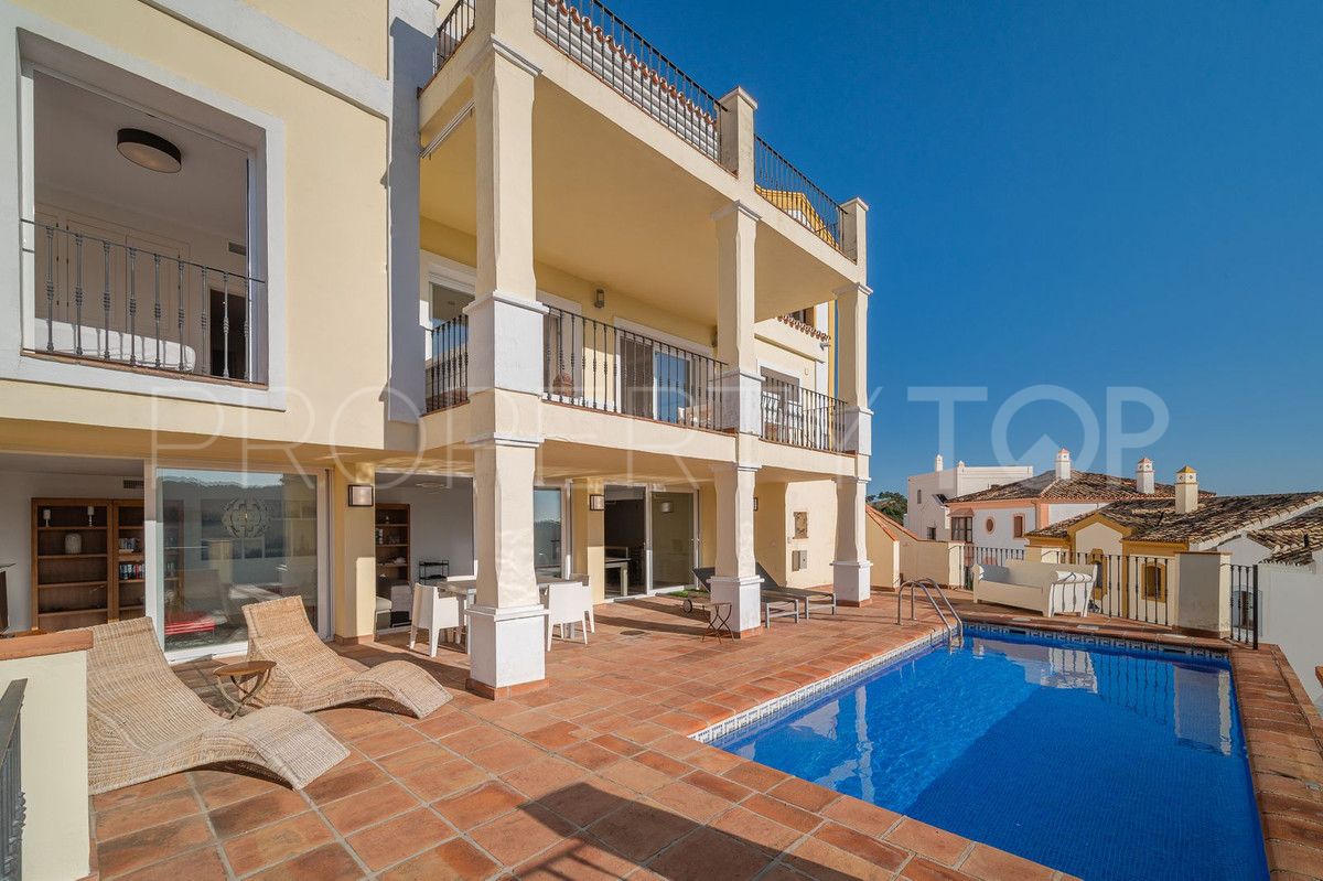 Villa en venta con 4 dormitorios en Benahavis