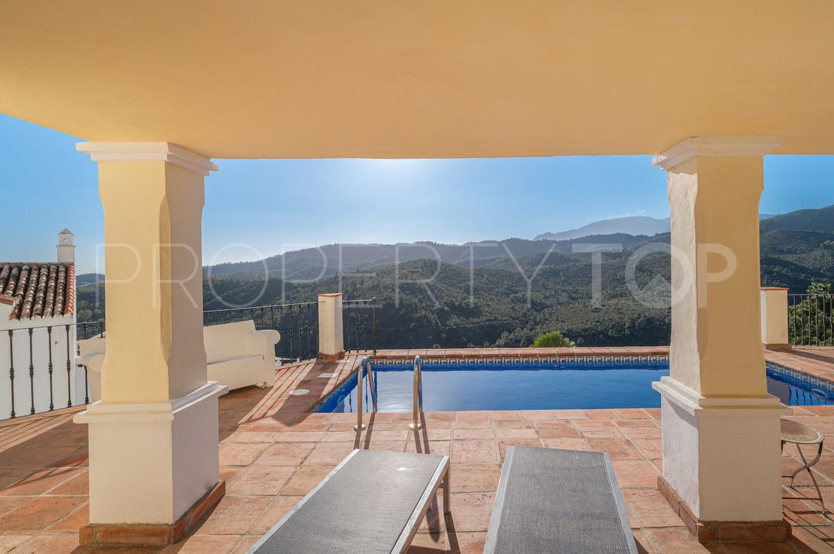 Villa en venta con 4 dormitorios en Benahavis