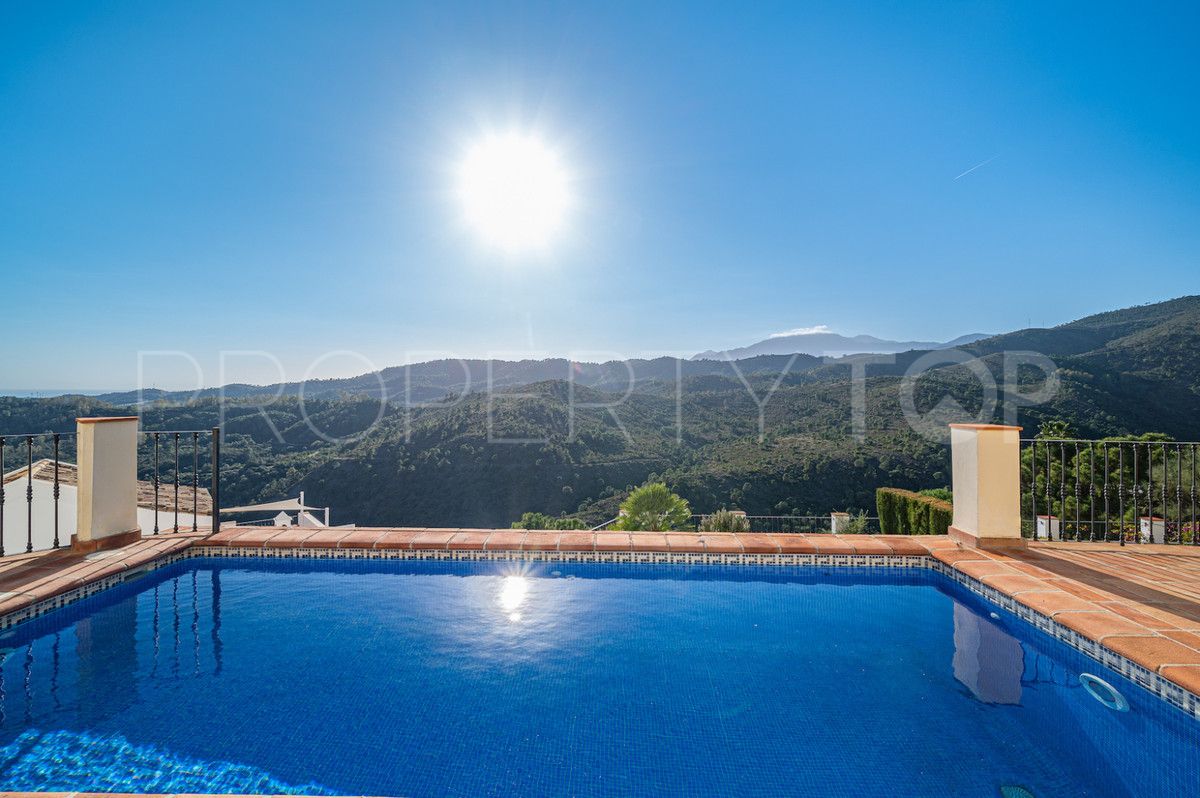 4 bedrooms villa for sale in Benahavis