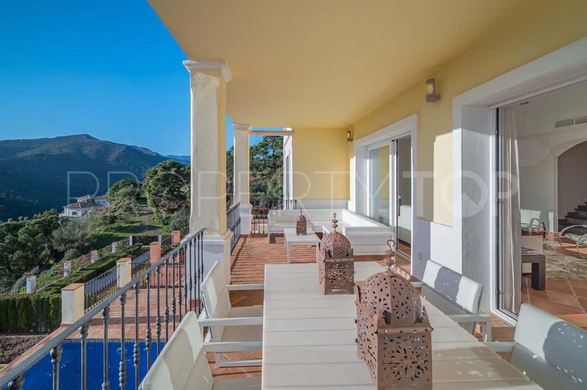 Villa en venta con 4 dormitorios en Benahavis